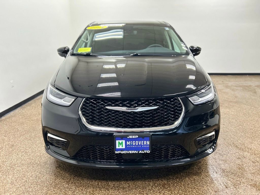 Used 2024 Chrysler Pacifica Select image 10