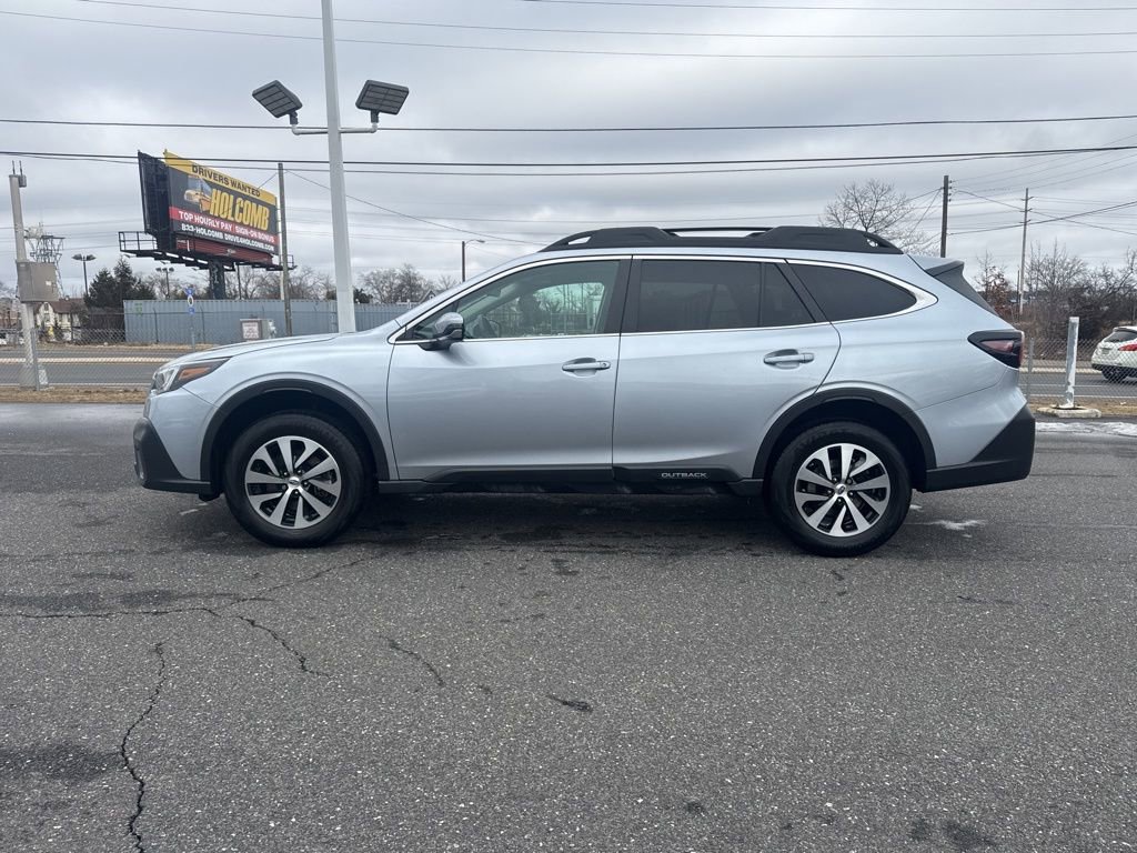 Used 2022 Subaru Outback Premium image 9