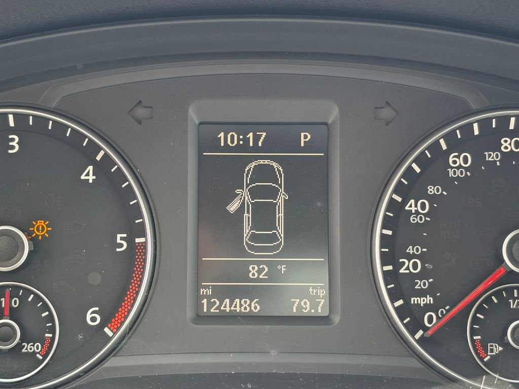 Used 2015 Volkswagen Passat TDI SEL Premium image 17