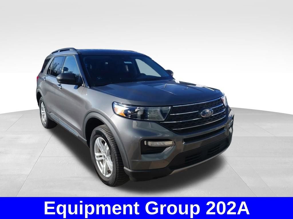 Certified 2022 Ford Explorer XLT w/ Equipment Group 202A image 3