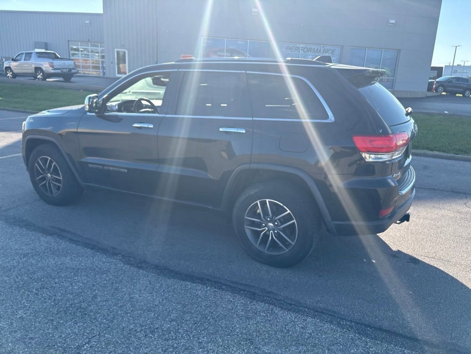 Used 2017 Jeep Grand Cherokee Limited AWD/4WD image 9