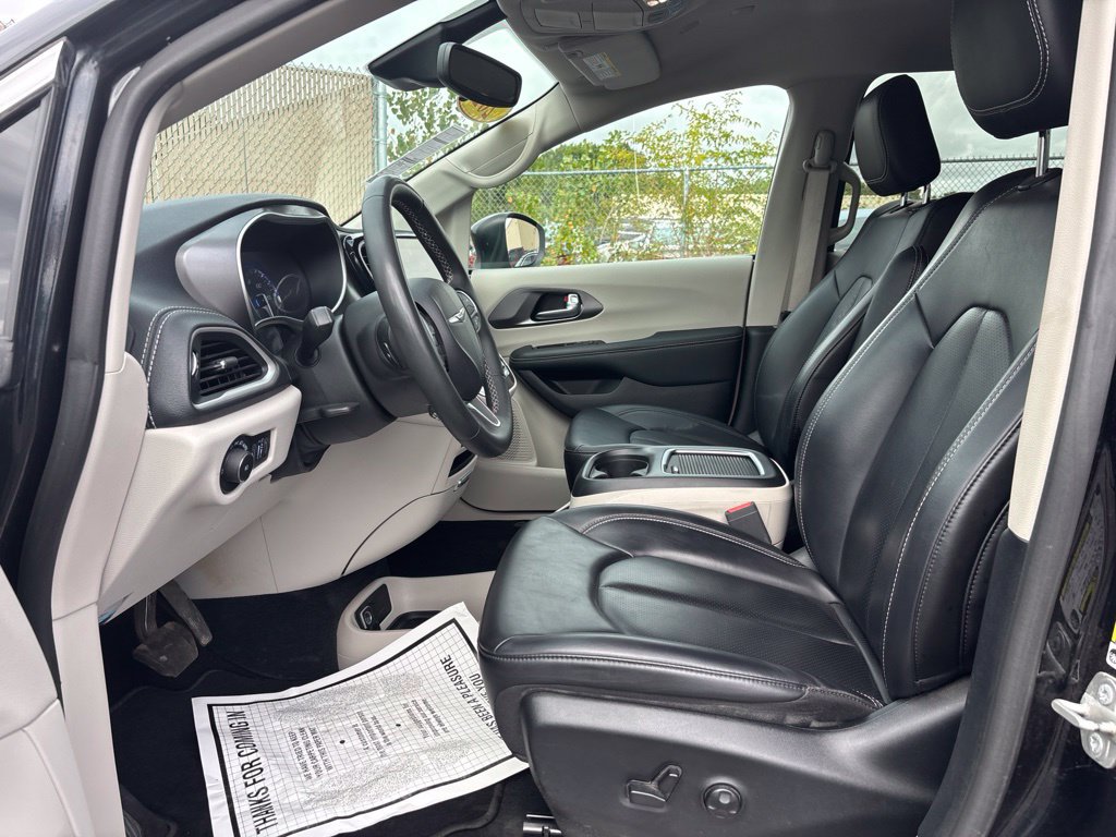 Used 2023 Chrysler Pacifica Touring-L AWD/4WD image 12