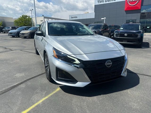 Used 2024 Nissan Altima 2.5 SV FWD image 3