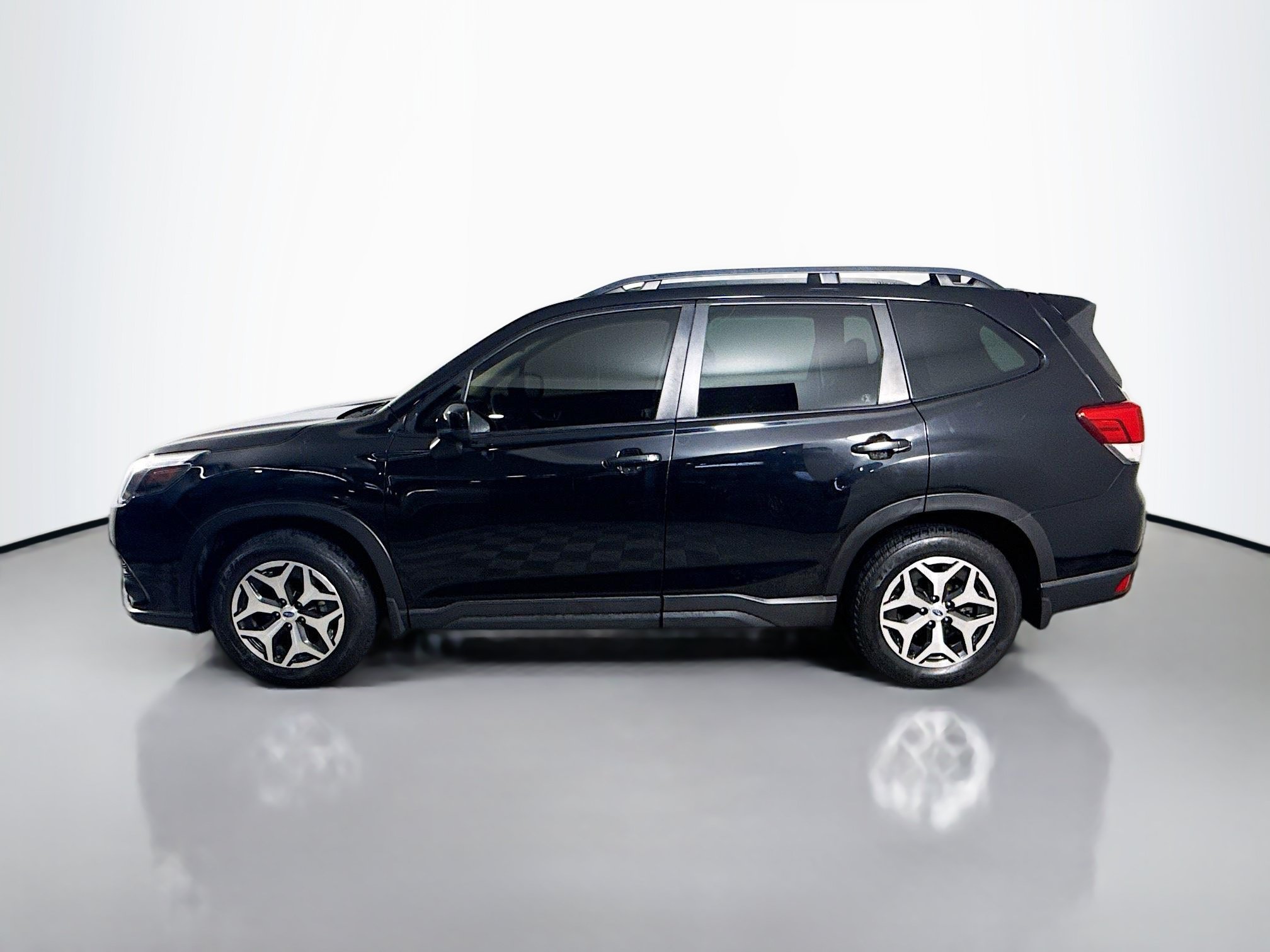 Used 2022 Subaru Forester Premium AWD/4WD image 6