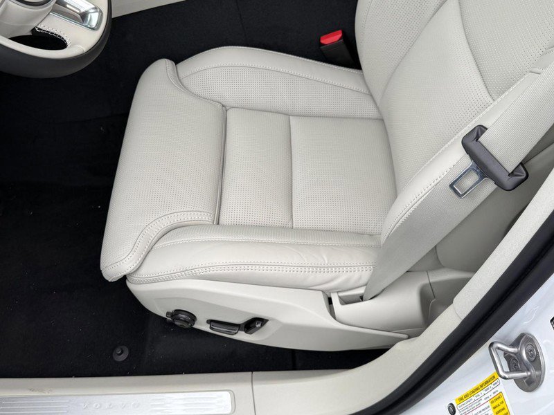 New 2026 Volvo XC60 B5 Ultra w/ Climate Package image 11