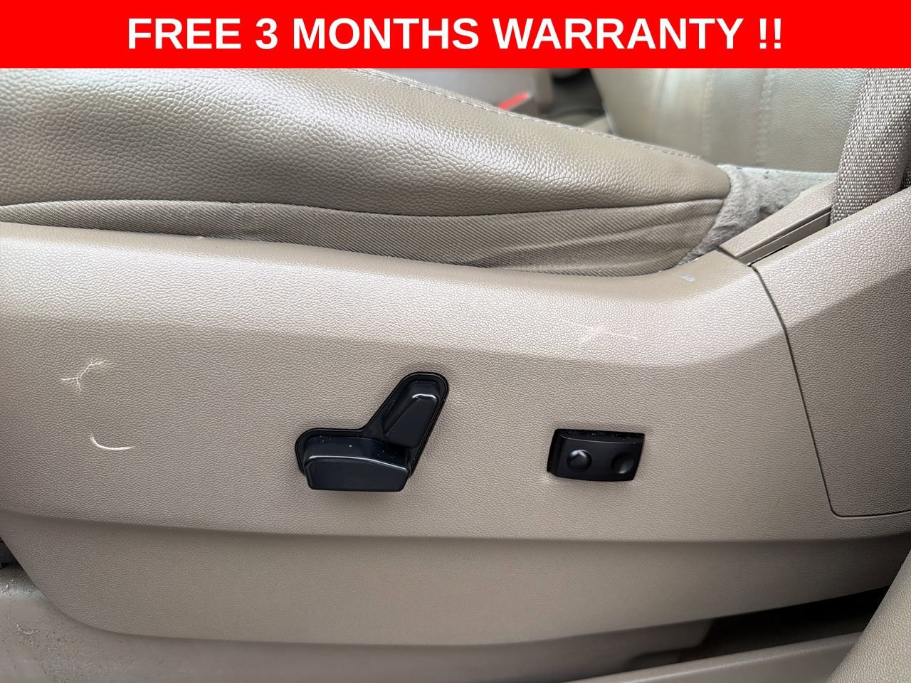 Used 2014 Chrysler Town & Country Touring FWD image 13