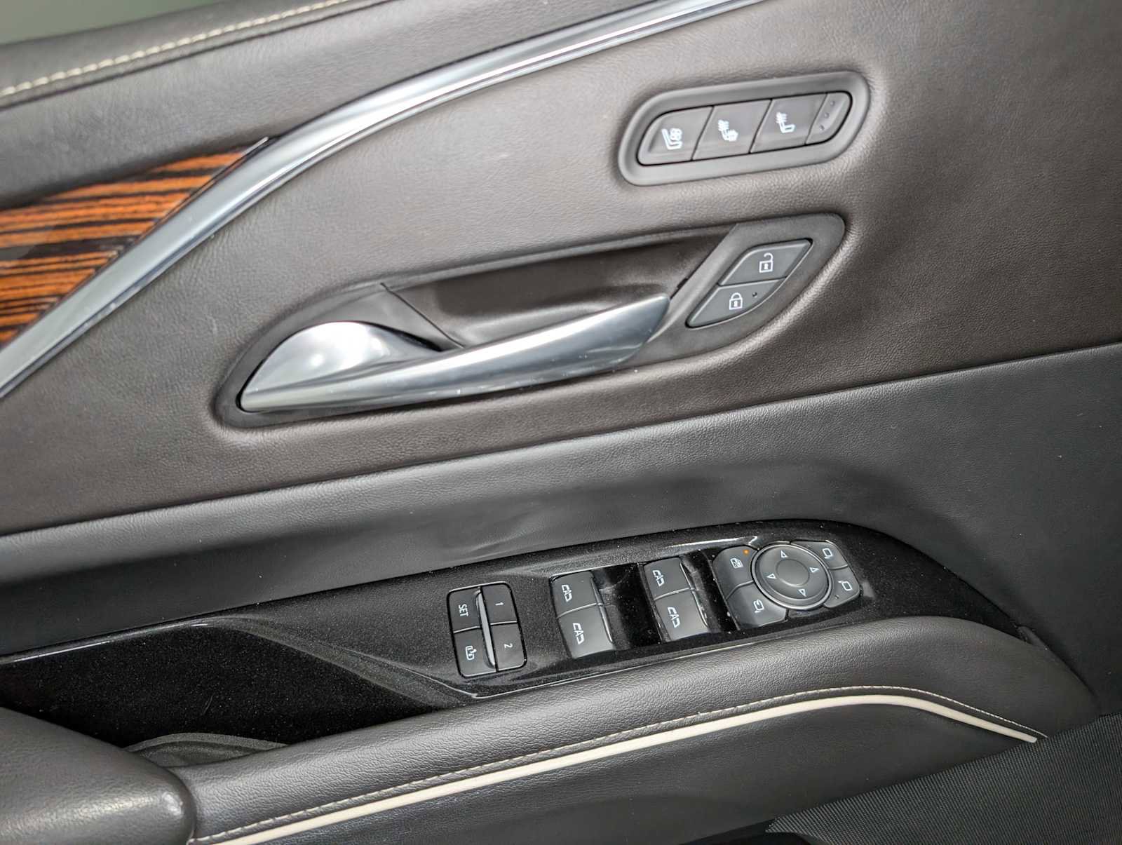 Used 2021 Cadillac Escalade Premium Luxury image 44