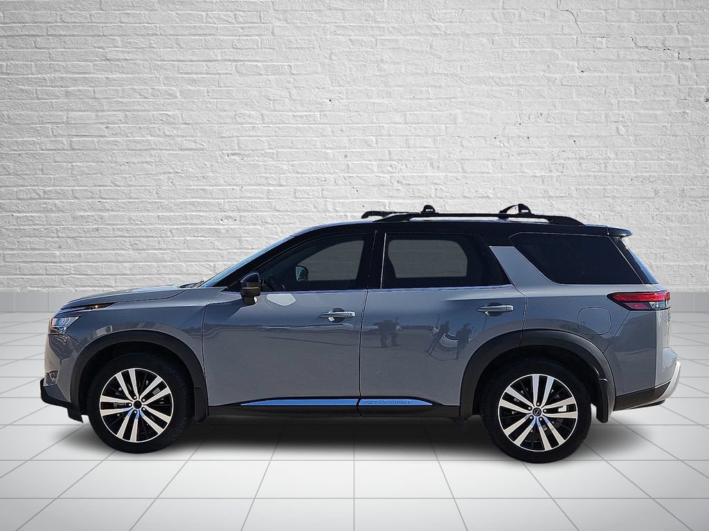 Used 2023 Nissan Pathfinder Platinum FWD image 2