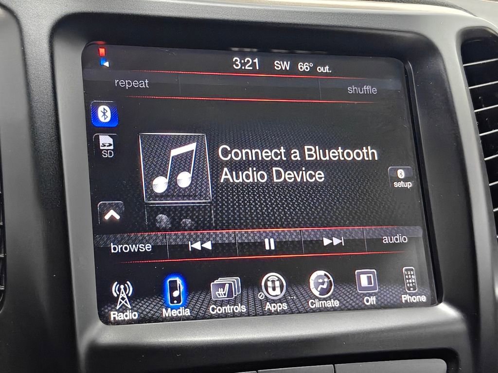 Used 2017 Jeep Cherokee Latitude w/ Cold Weather Group image 28