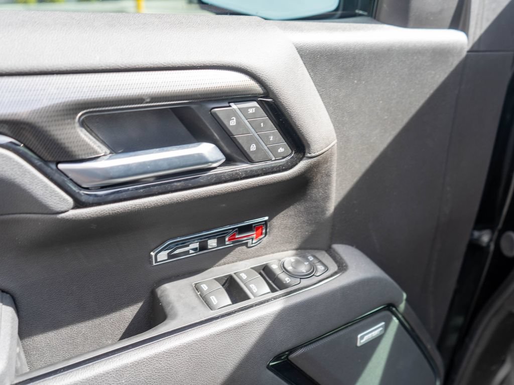 Used 2025 GMC Sierra 1500 AT4 w/ Technology Package AWD/4WD image 28