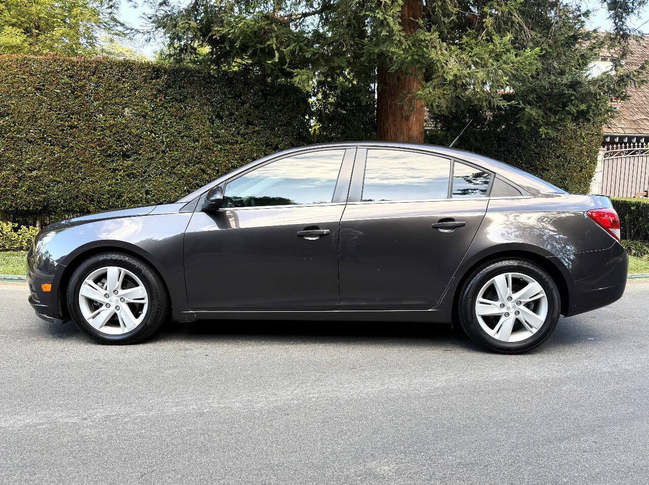 Used 2014 Chevrolet Cruze Diesel w/ Enhanced Safety Package FWD image 4