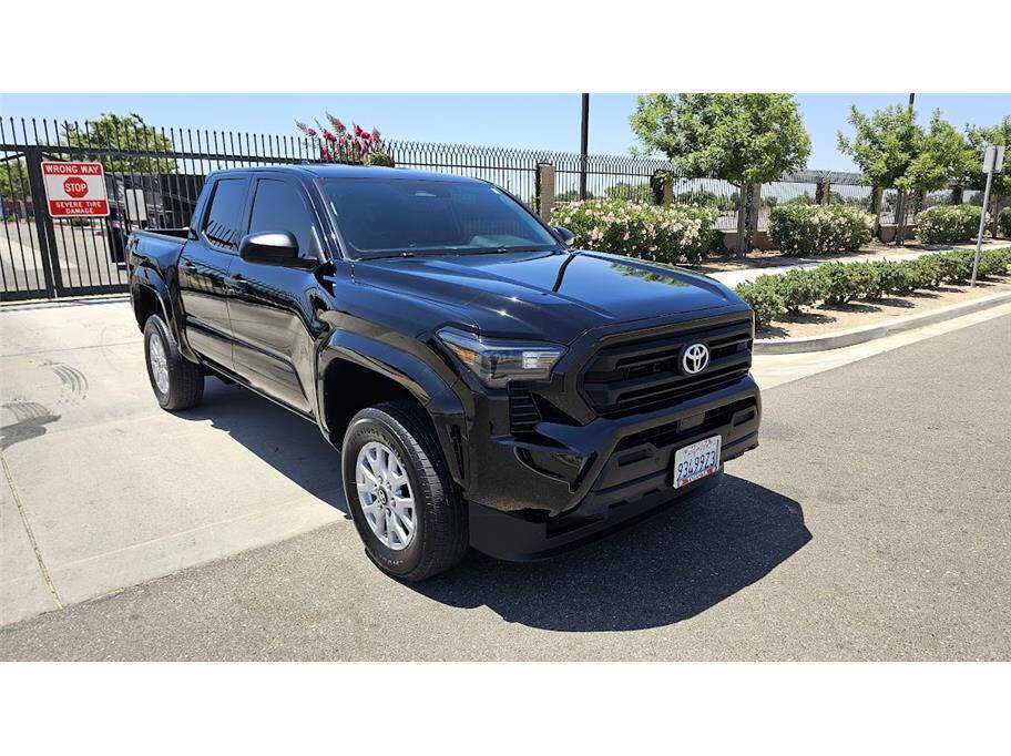 Used 2024 Toyota Tacoma SR image 1