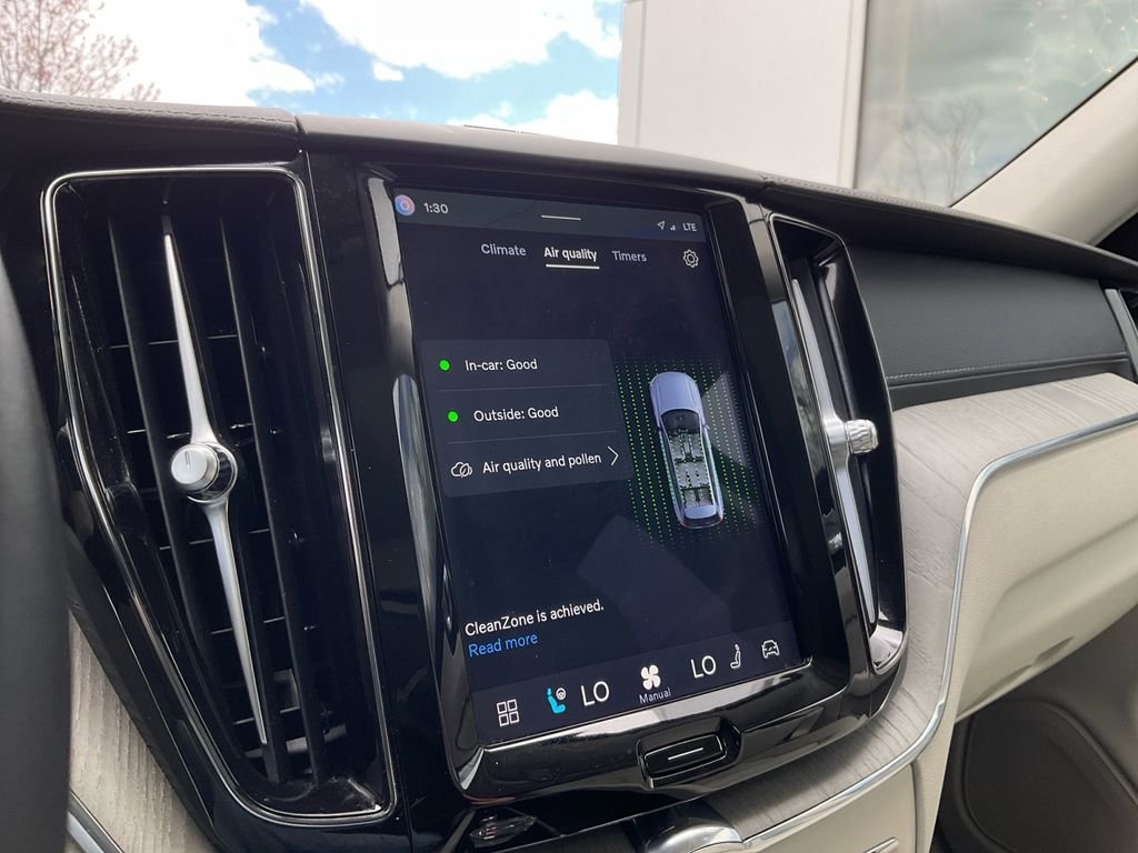 Certified 2023 Volvo XC60 B6 Ultimate w/ Protection Package Premier image 24