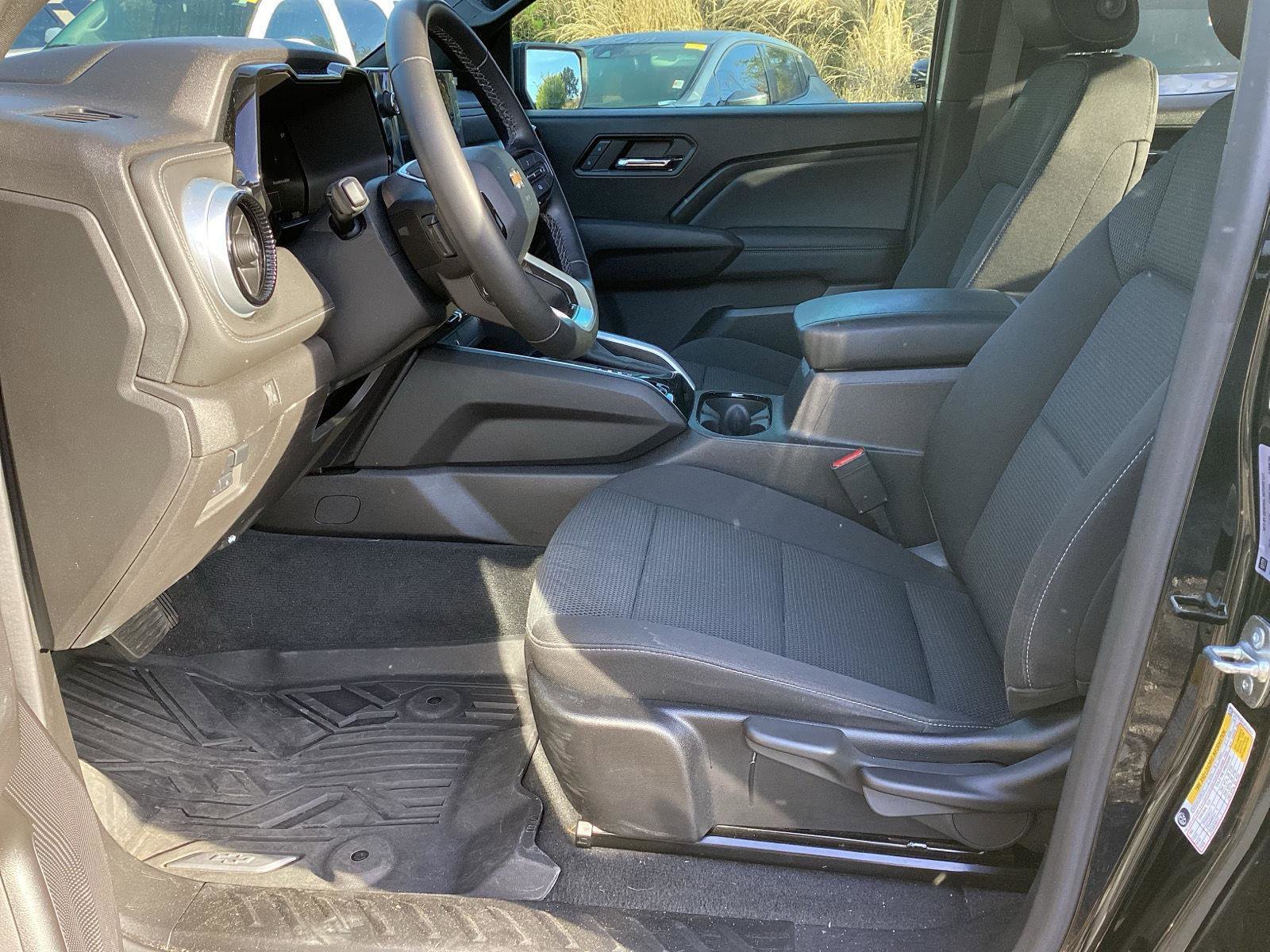 Used 2024 Chevrolet Colorado LT RWD image 11