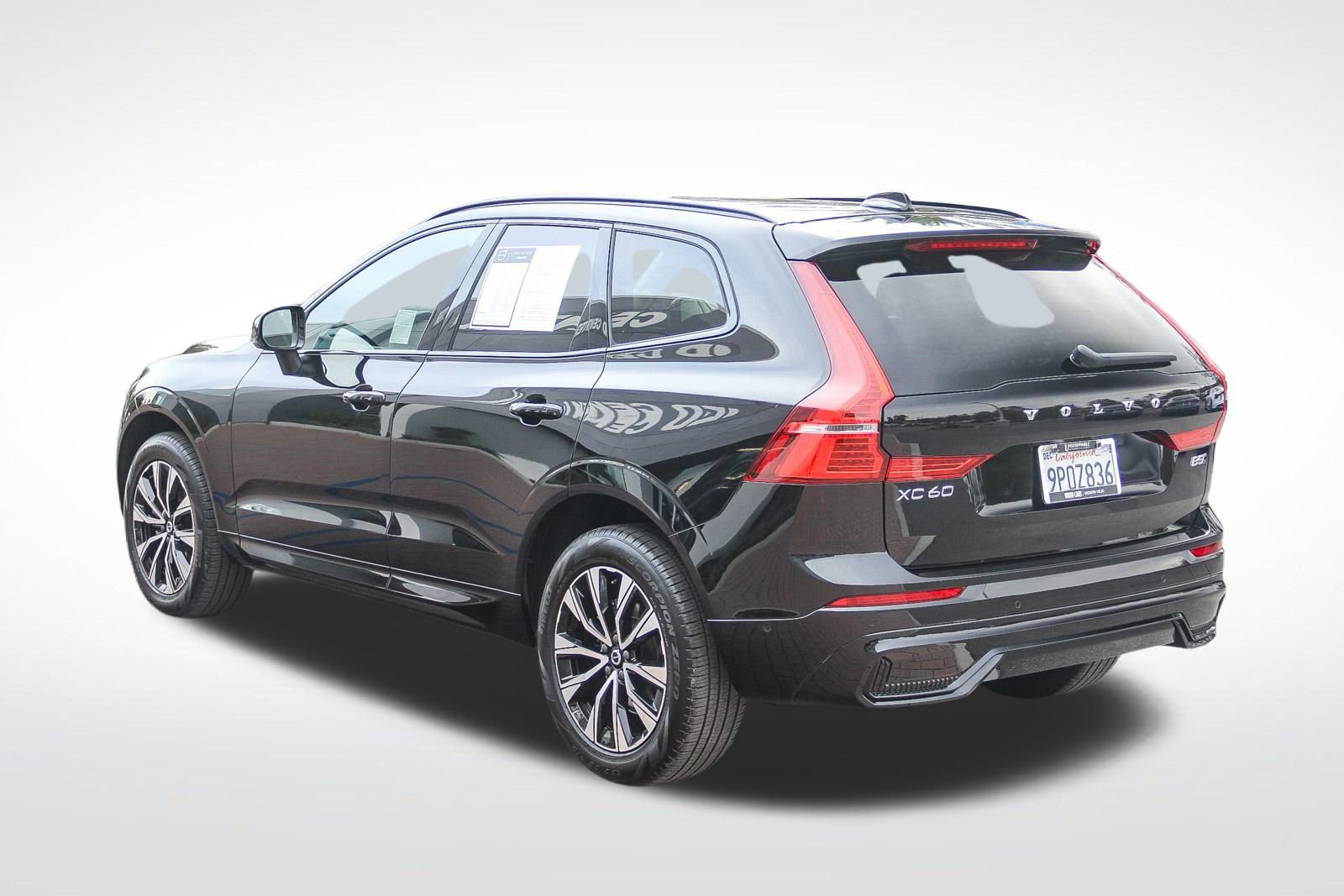 Used 2025 Volvo XC60 B5 Plus image 7