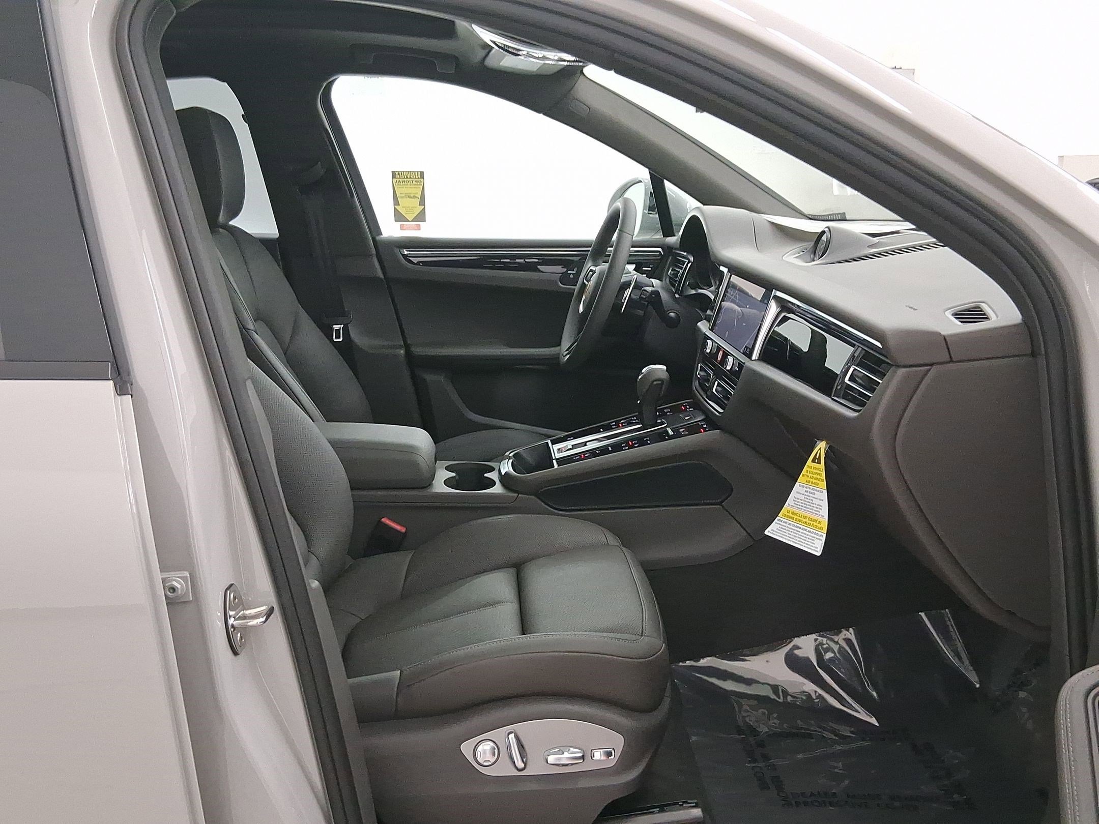 Used 2026 Porsche Macan image 36