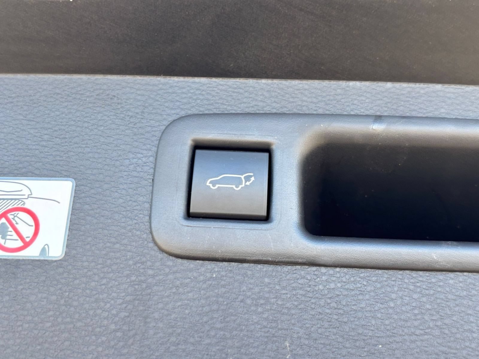 Used 2025 Toyota Highlander LE FWD image 20