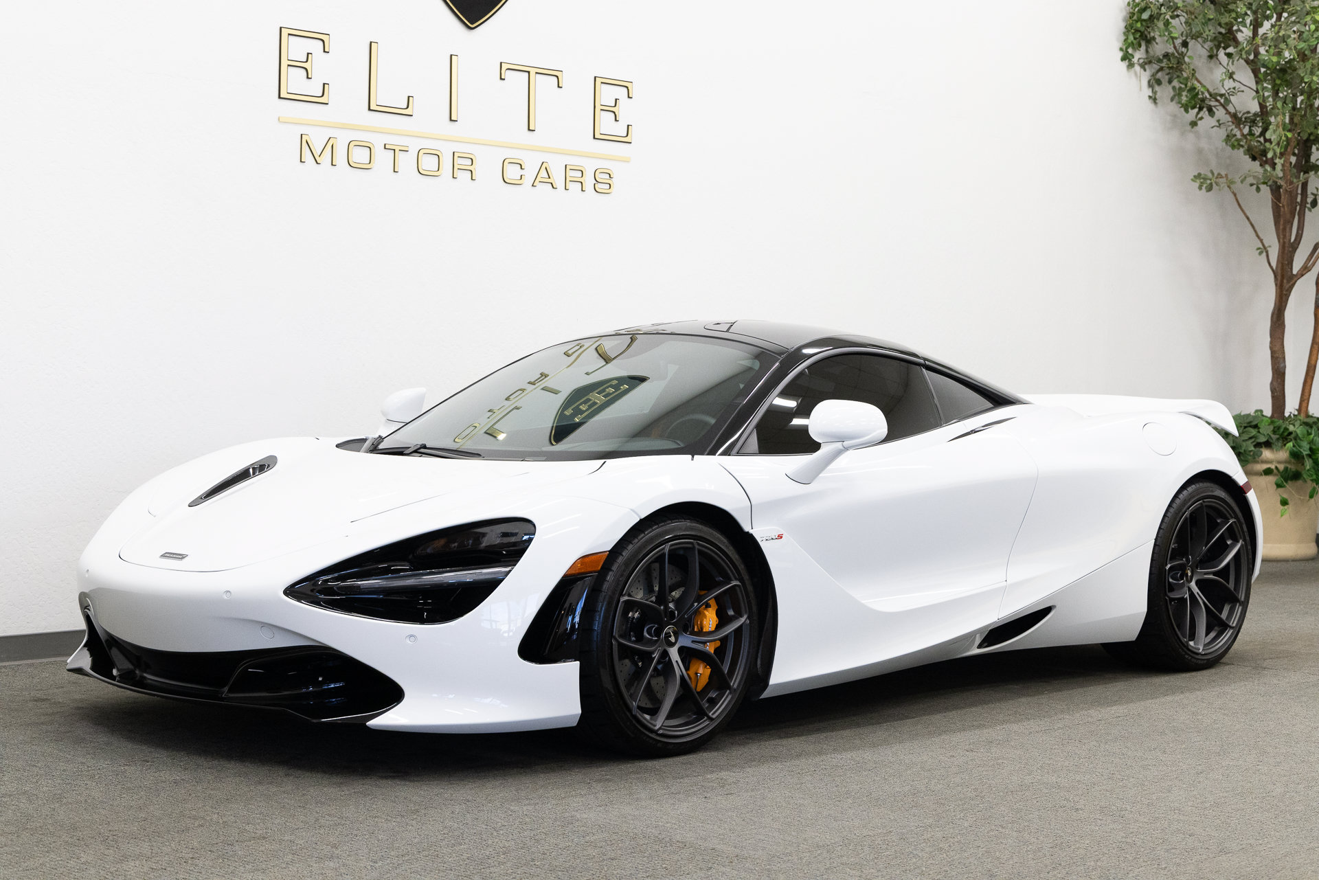 Used 2019 McLaren 720S Luxury RWD image 1