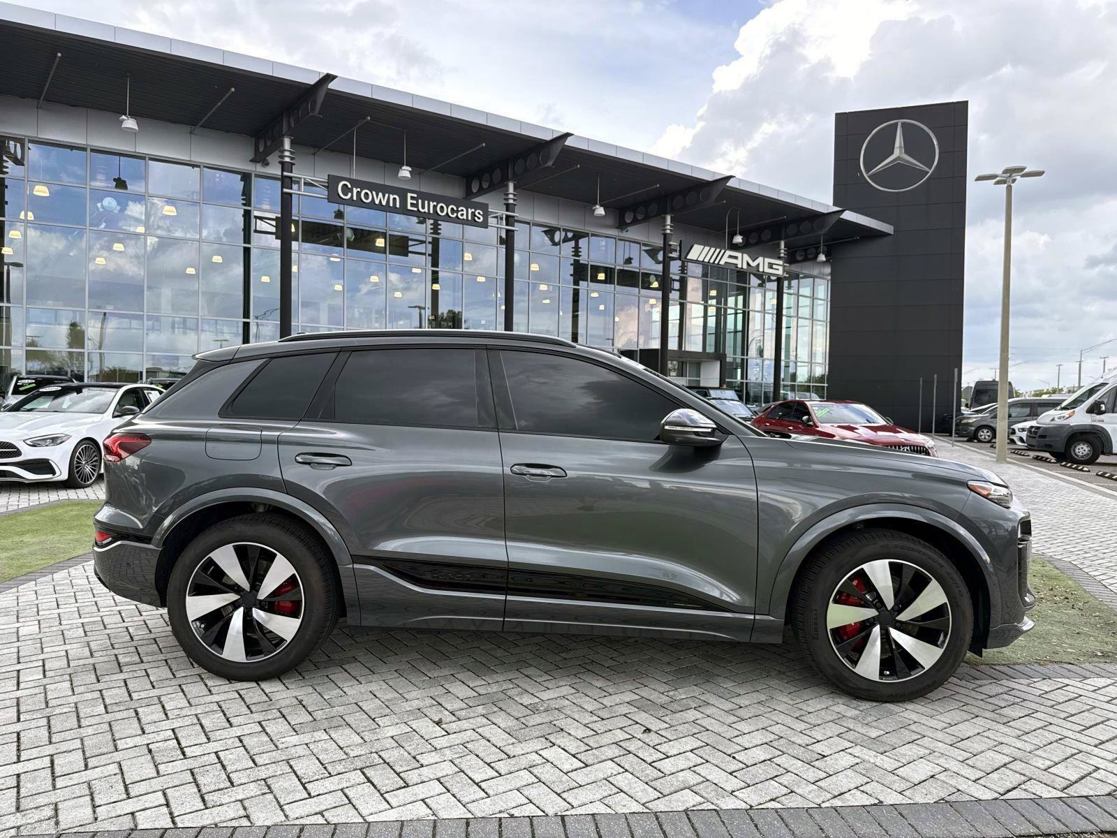 Used 2027 Audi SQ6 e-tron Prestige AWD/4WD image 6