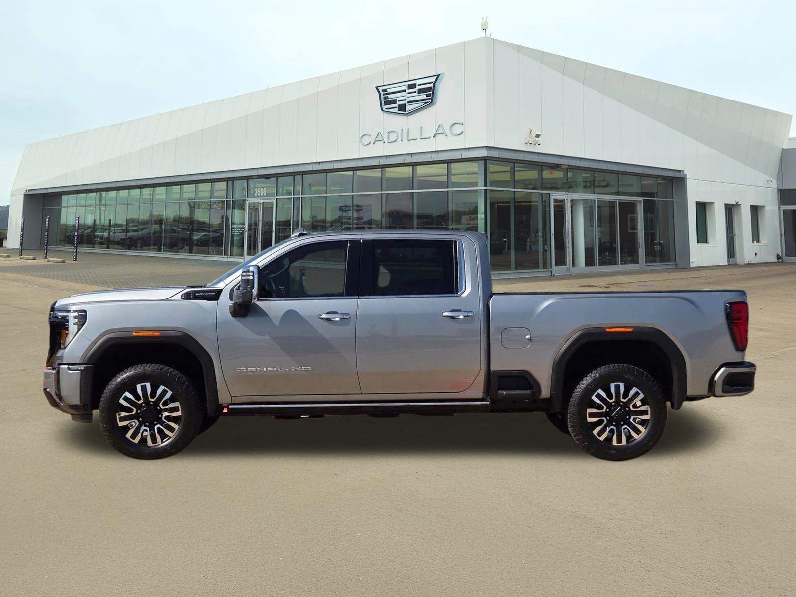 Used 2025 GMC Sierra 2500 Denali Ultimate AWD/4WD image 3