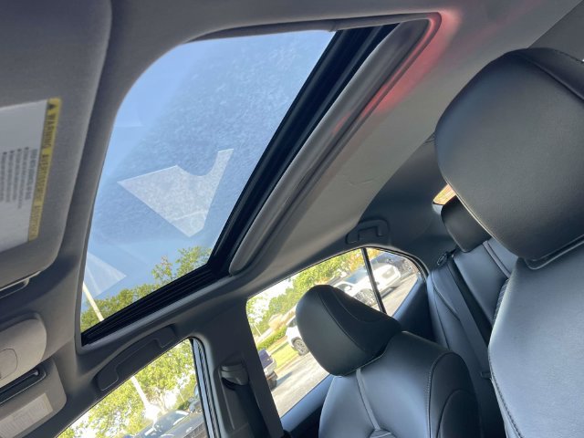Used 2019 Toyota Camry SE FWD image 17