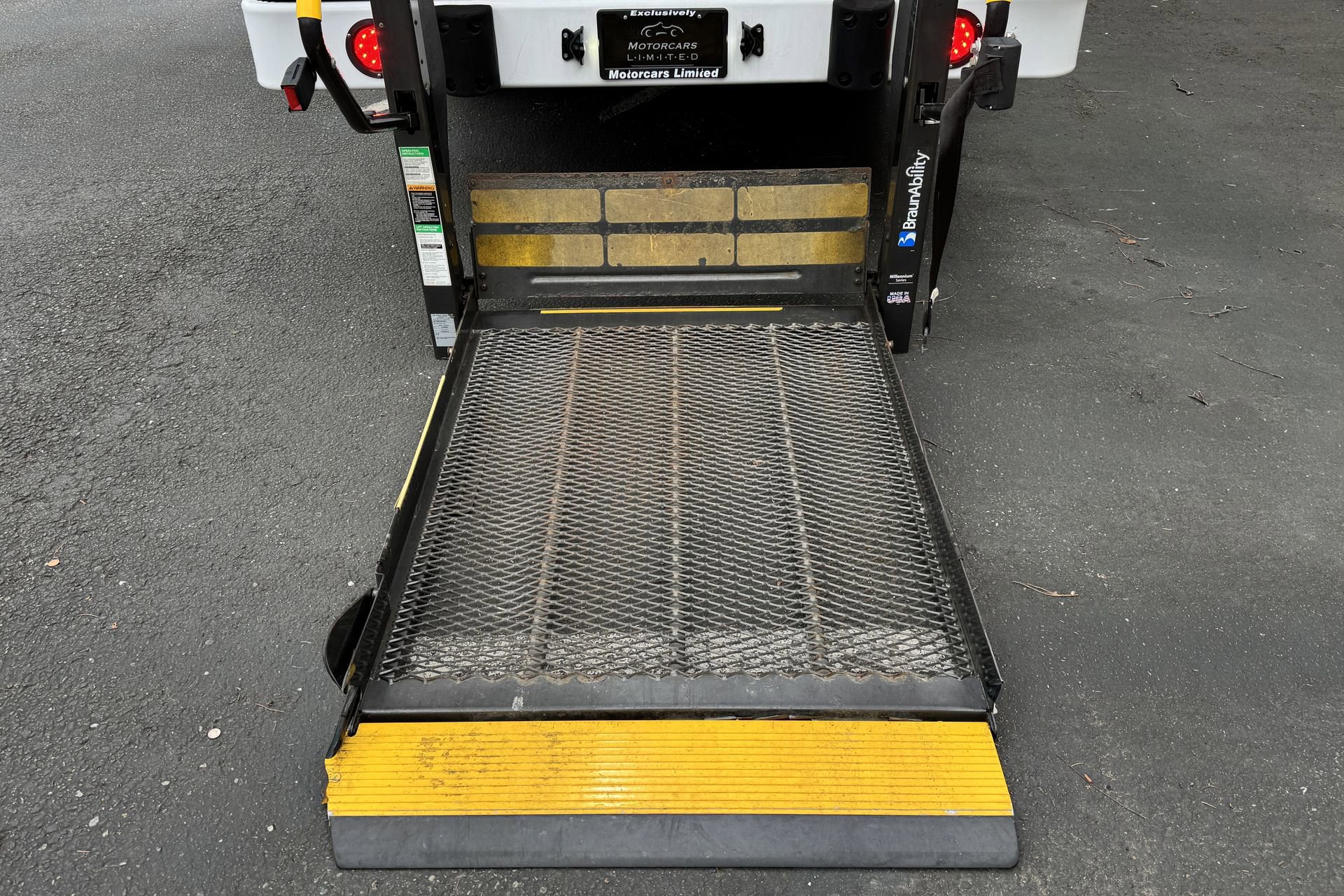 Used 2014 Chevrolet Express 3500 RWD image 15