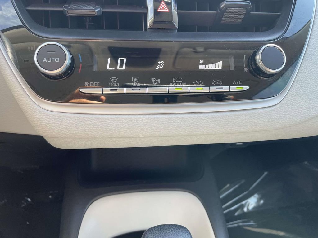 Used 2025 Toyota Corolla LE image 39