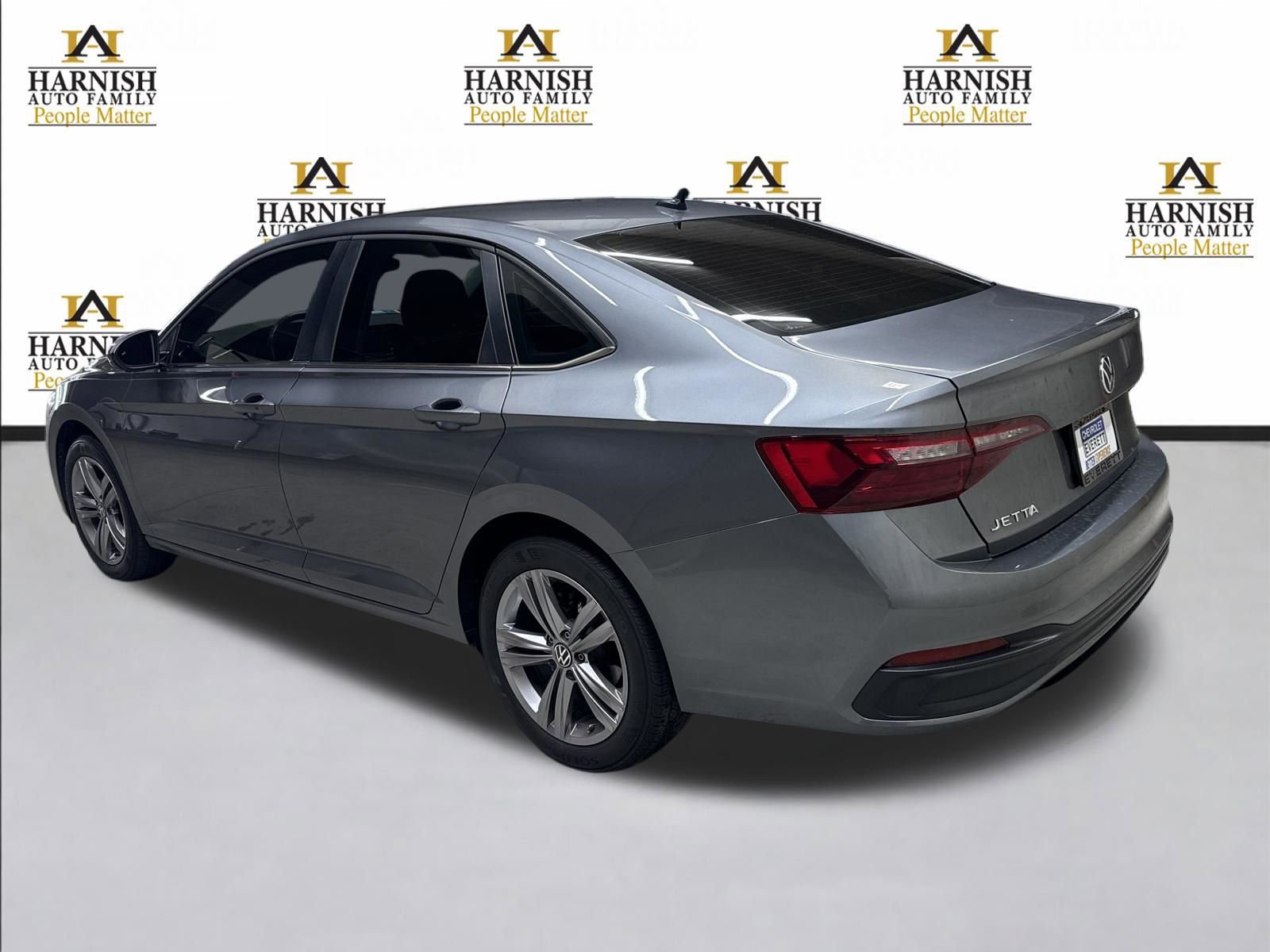 Used 2023 Volkswagen Jetta SE image 3