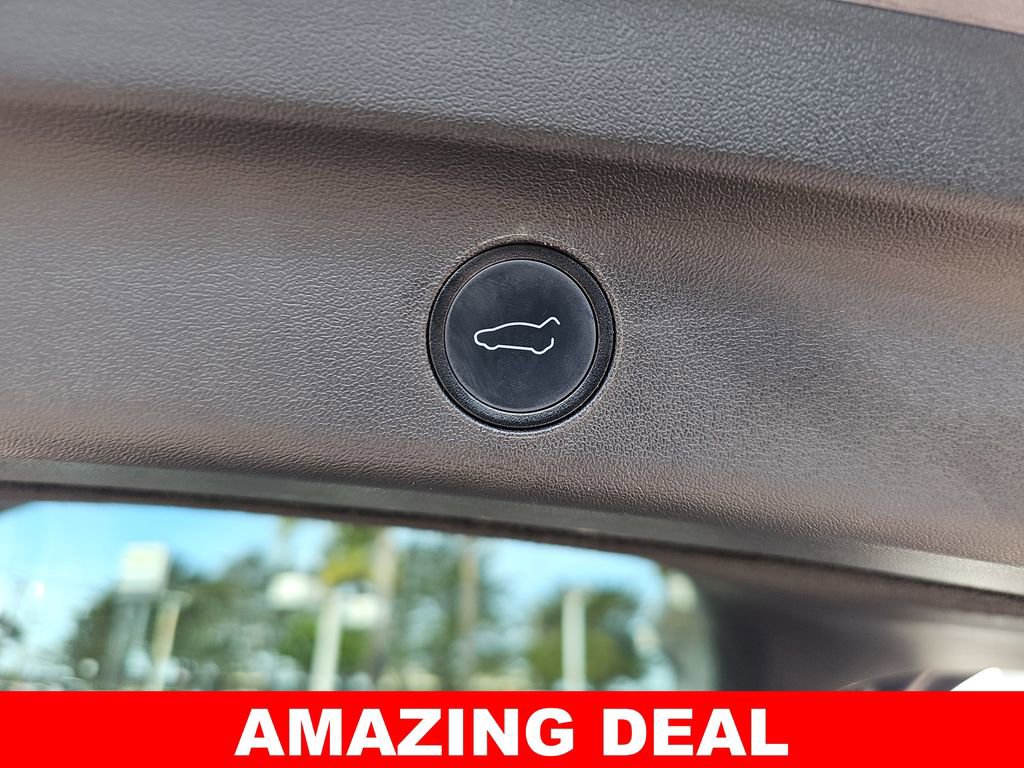 Used 2022 Tesla Model Y Long Range image 14