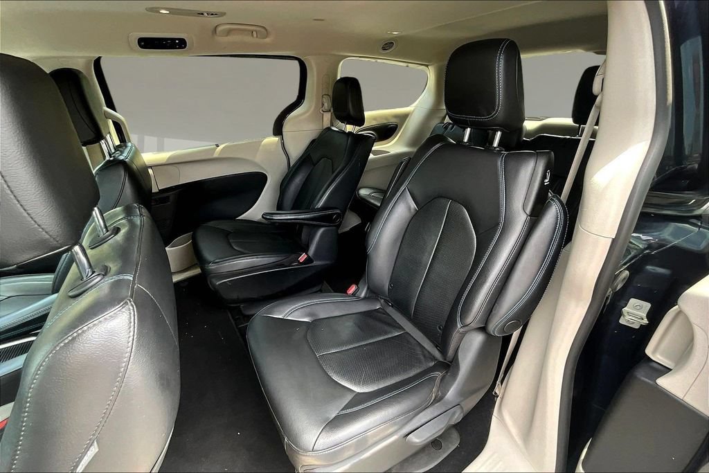 Used 2021 Chrysler Pacifica Touring-L FWD image 19