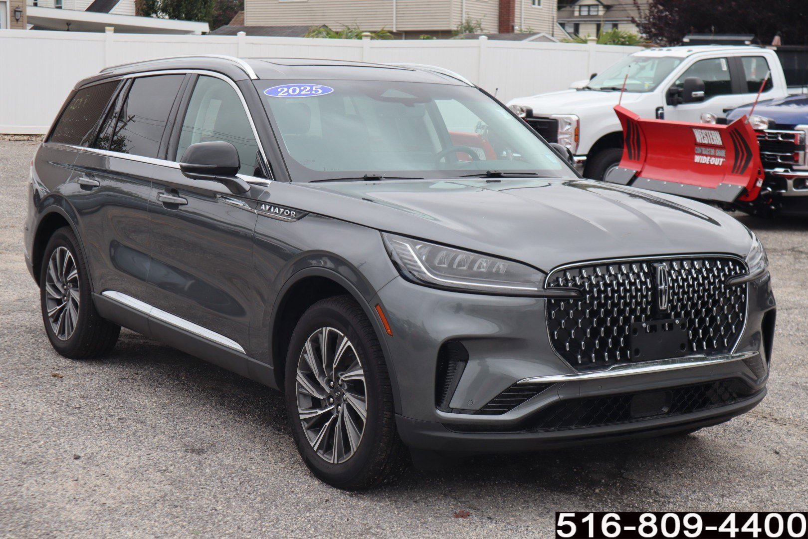 Used 2025 Lincoln Aviator AWD image 2