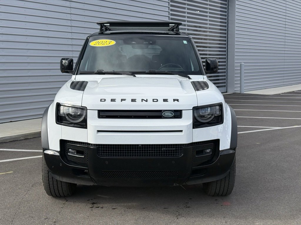 Used 2023 Land Rover Defender 130 X-Dynamic SE video 2