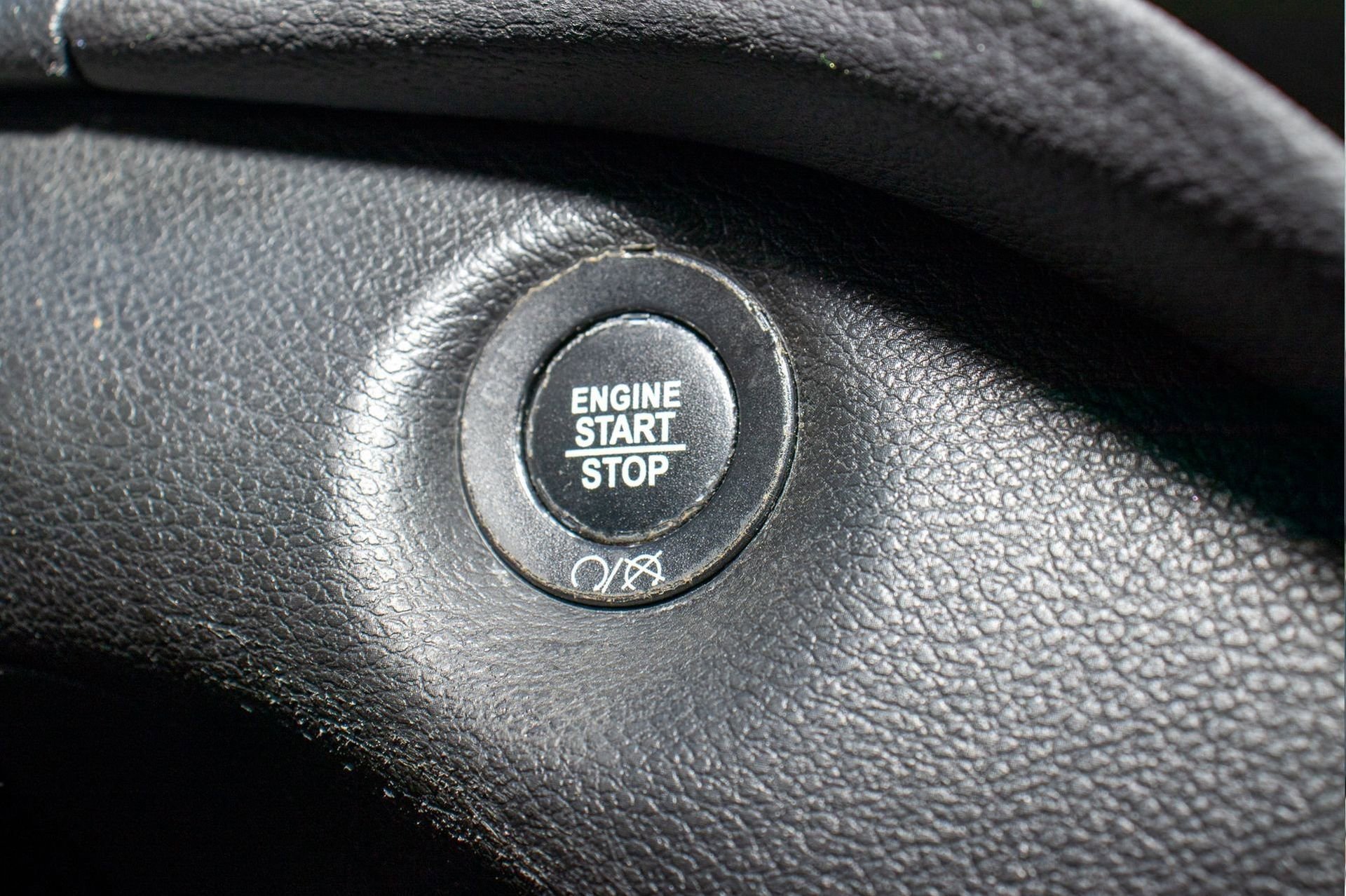 Used 2019 Jeep Cherokee Latitude Plus w/ Comfort/Convenience Group image 32