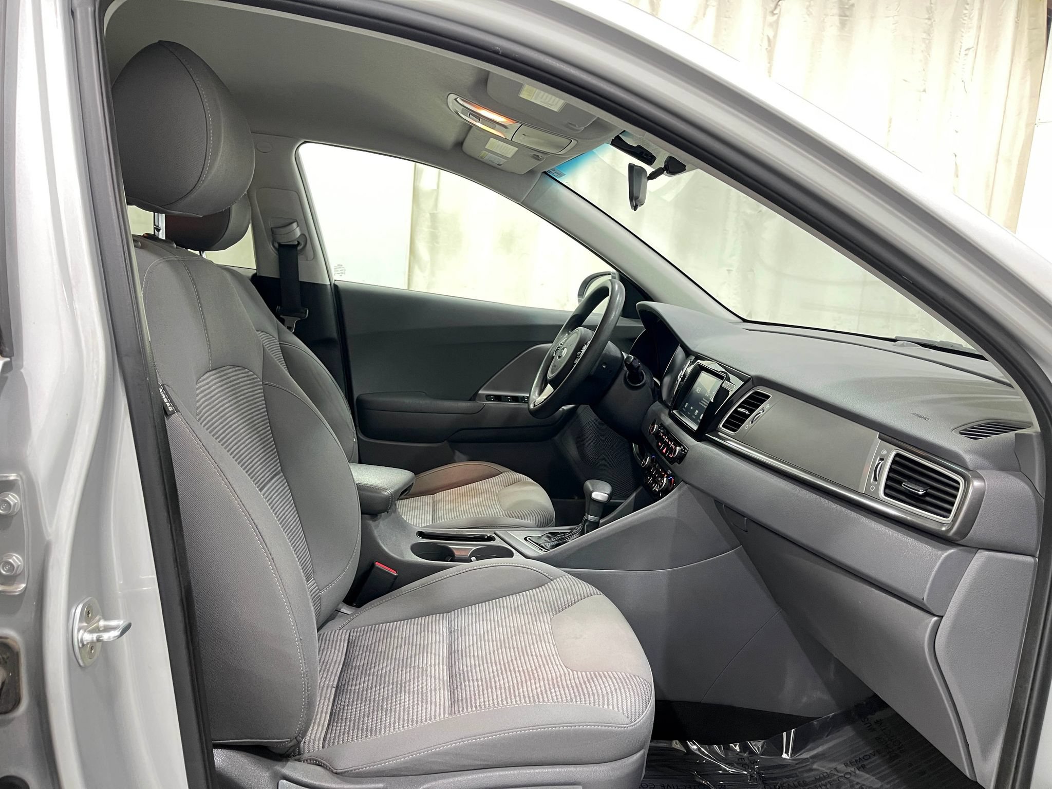 Used 2019 Kia Niro LX FWD image 30