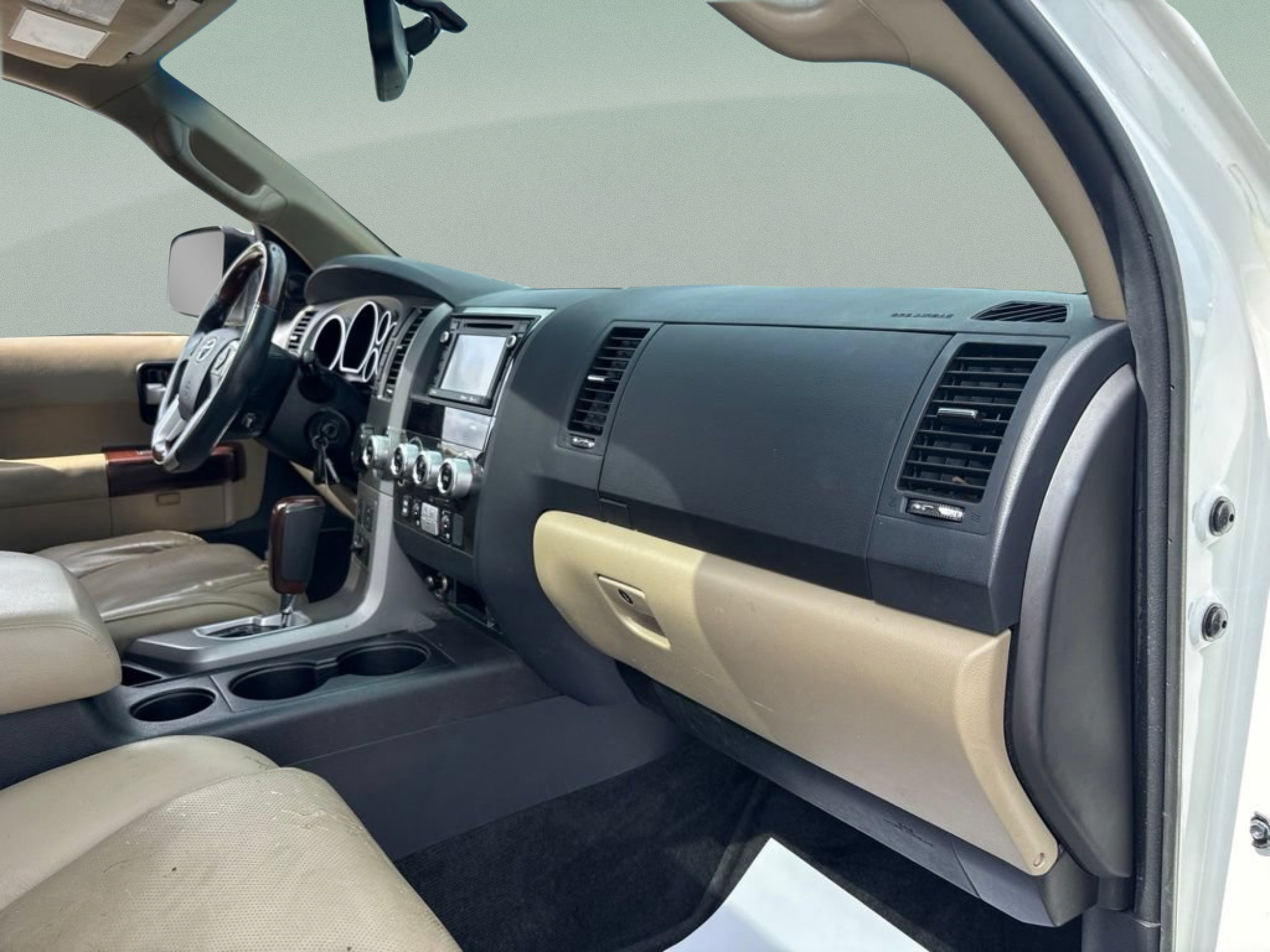 Used 2016 Toyota Sequoia Platinum RWD image 32