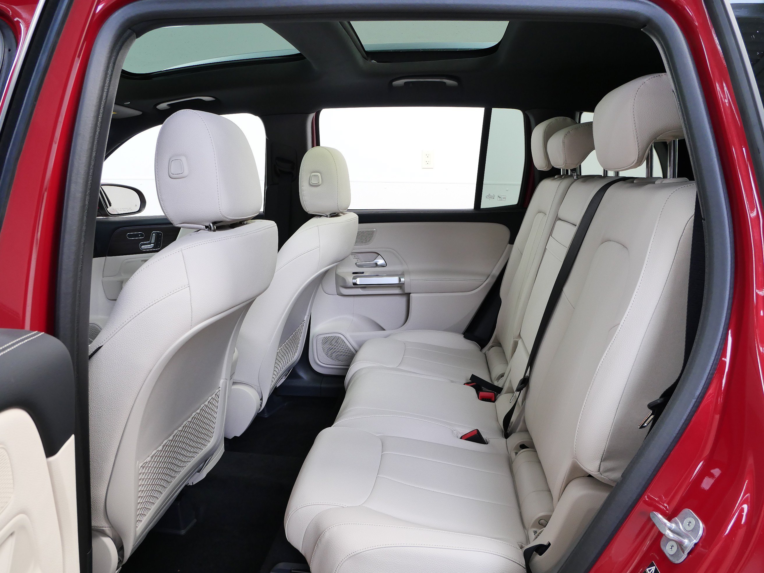 New 2026 Mercedes-Benz GLB 250 4MATIC image 8