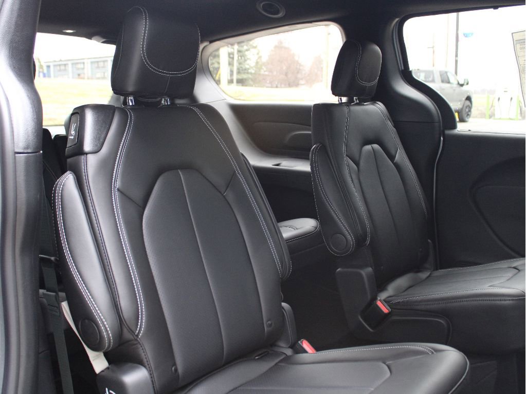 New 2026 Chrysler Pacifica Select image 33