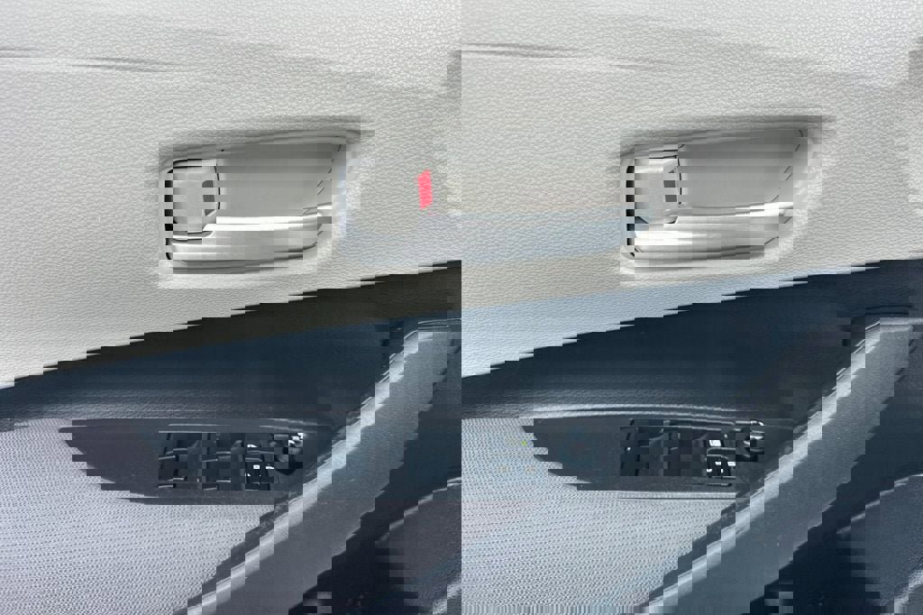 Used 2021 Toyota Corolla LE image 8