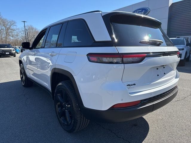 Used 2023 Jeep Grand Cherokee Altitude AWD/4WD image 8