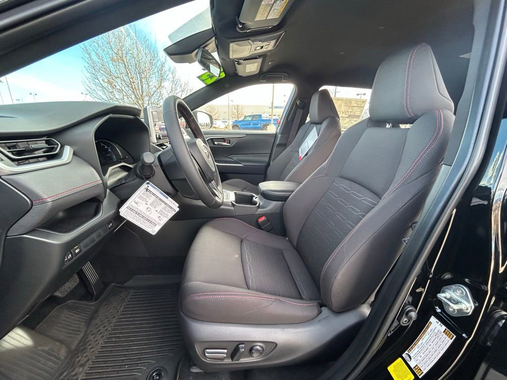 Used 2025 Toyota RAV4 SE image 11