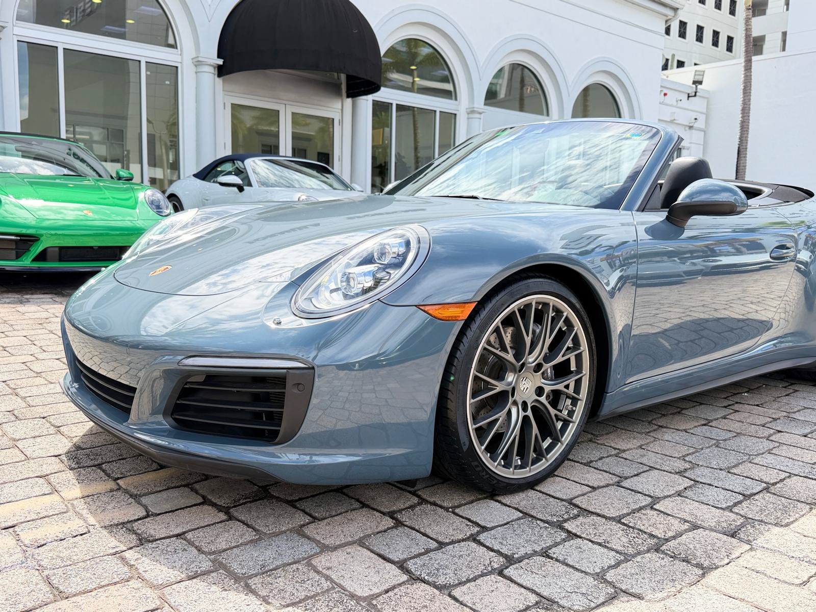Used 2017 Porsche 911 Carrera 4 AWD/4WD image 4