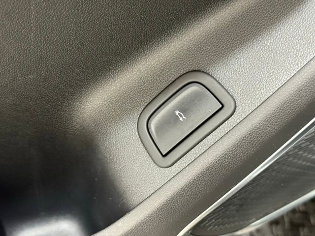 Used 2025 GMC Acadia Elevation image 31