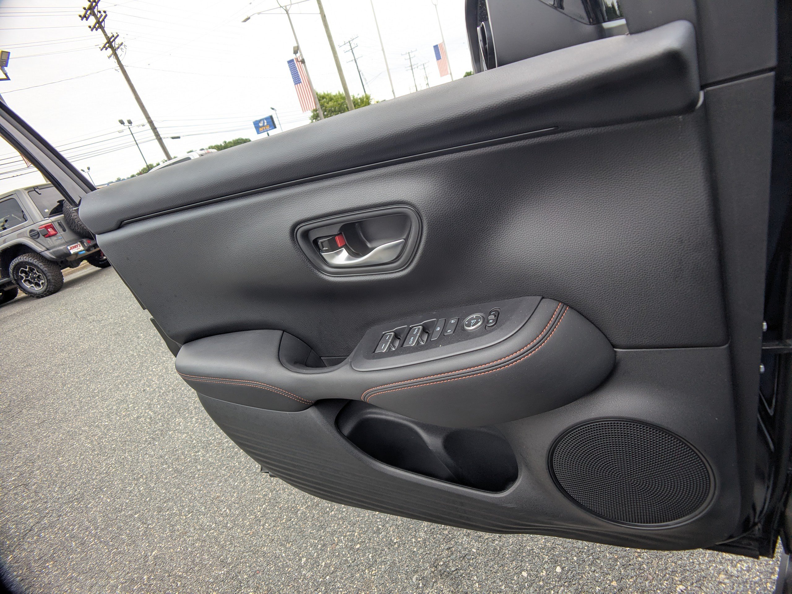 Used 2025 Honda HR-V Sport image 21