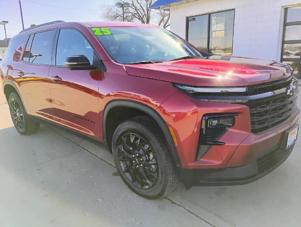 New 2025 Chevrolet Traverse LT w/ Midnight/Sport Edition