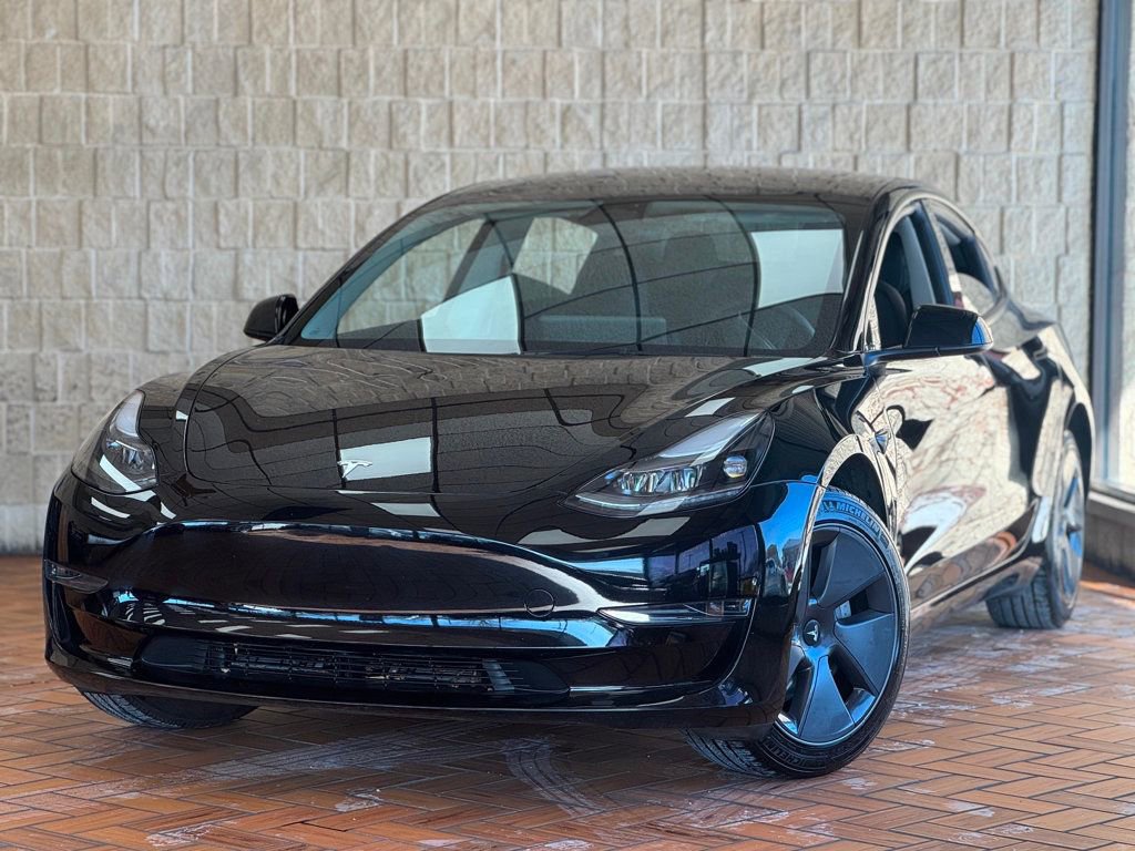 Used 2023 Tesla Model 3 Standard Range image 2
