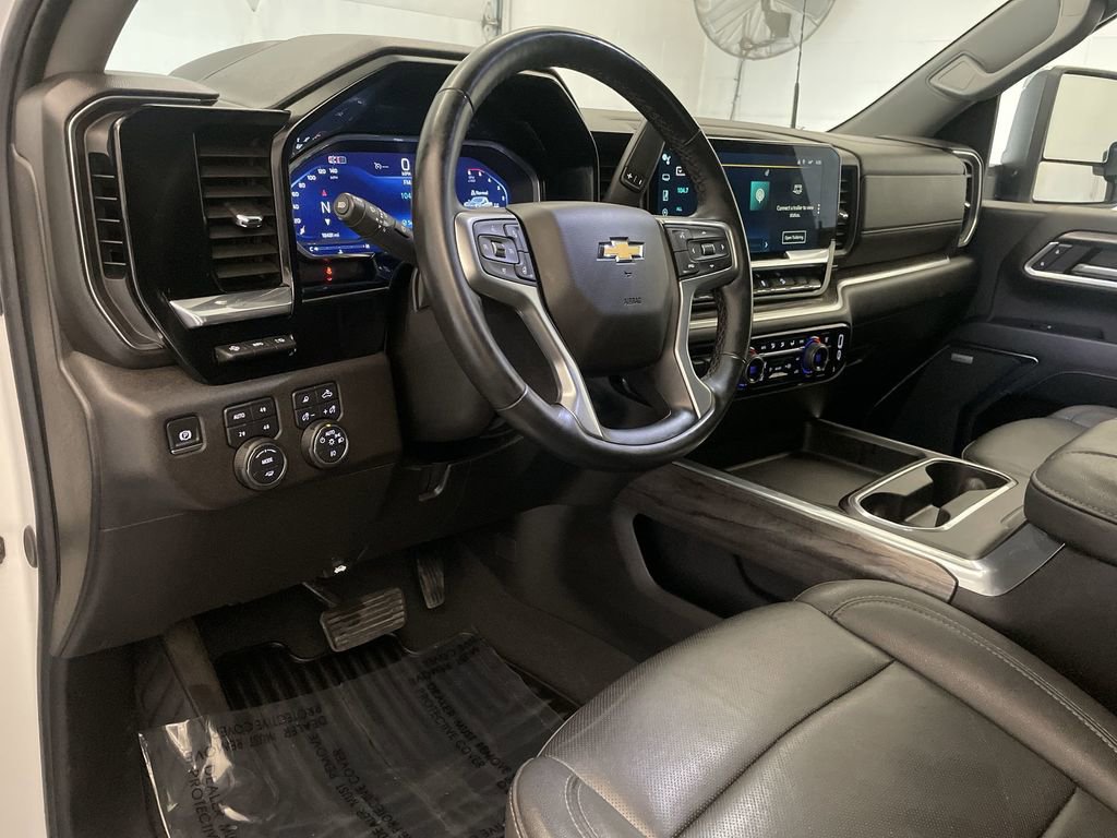 Used 2024 Chevrolet Silverado 2500 LTZ w/ LTZ Premium Package AWD/4WD image 4