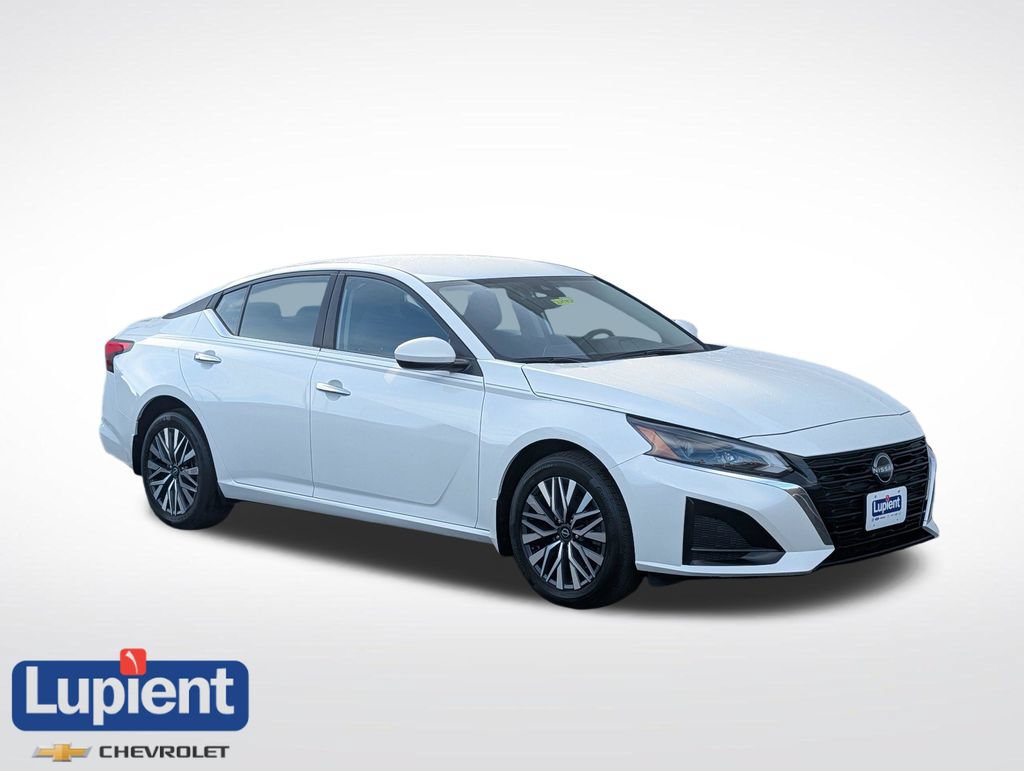 Used 2023 Nissan Altima 2.5 SV