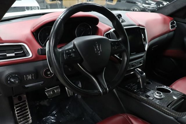 Used 2022 Maserati Ghibli Modena Q4 AWD/4WD image 10