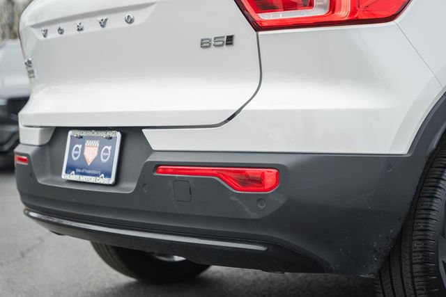 Certified 2024 Volvo XC40 B5 Ultimate w/ Protection Package Premier image 9