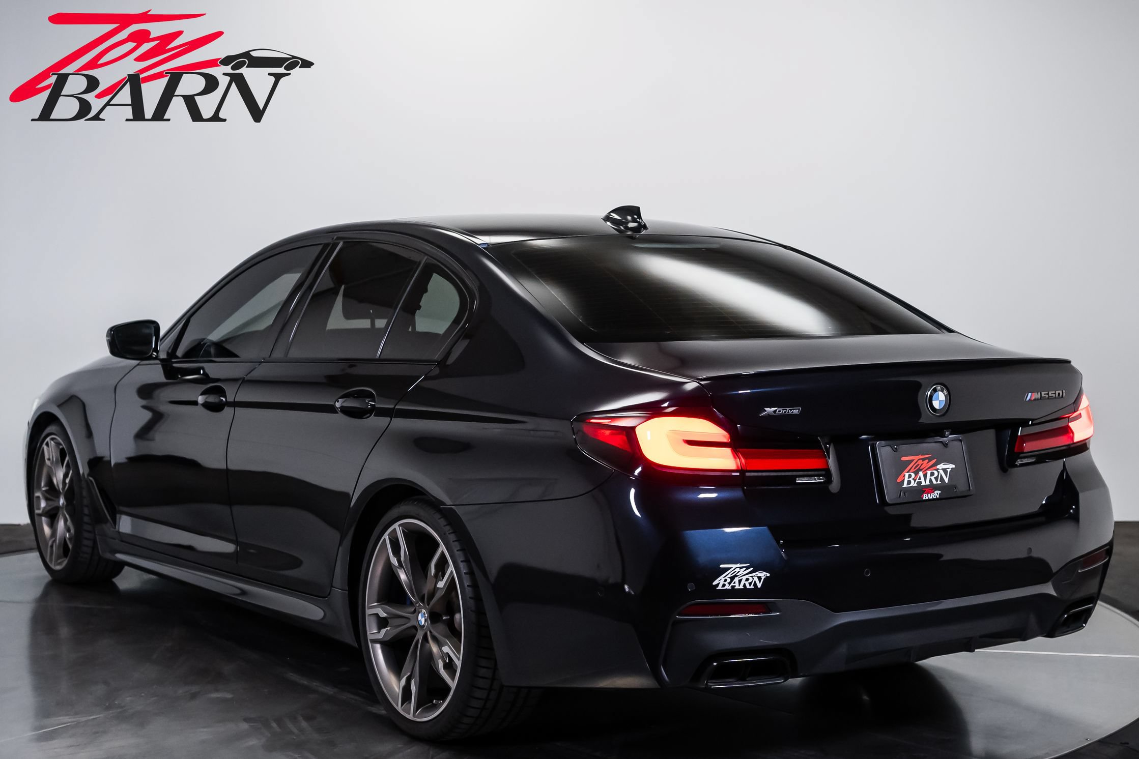 Used 2021 BMW M550i xDrive w/ Executive Package AWD/4WD image 3